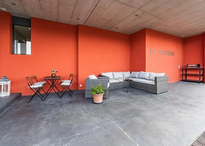 Light-filled With Panoramic Views